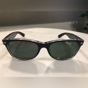 Ray-Ban “NEW WAYFARER CLASSIC” Sunglasses